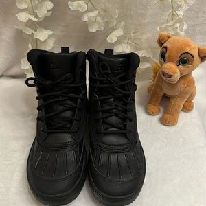 Men or boys boots nice for the snow